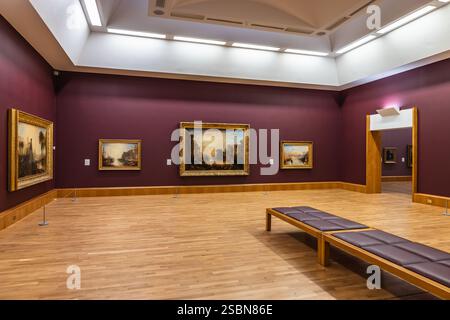 Eleganter Kunstgalerie-Raum in der National Gallery. London, UK, 28. Juni 2023 Stockfoto