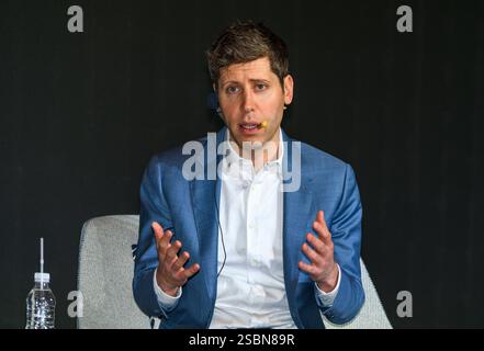 Seoul, Südkorea. Februar 2025. Sam Altman, CEO von Open AI, spricht während des Kakao Media Day. Der südkoreanische Technologiegigant Kakao Corp. Gab am 4. Februar eine Partnerschaft mit OpenAI bekannt, um ChatGPT für seinen neuen KI-Dienst zu nutzen und sich einer globalen Allianz unter der Leitung des US-amerikanischen KI-Unternehmens anzuschließen, die sich im Zuge des zunehmenden Wettbewerbs auf dem globalen KI-Markt verstärkt. Quelle: SOPA Images Limited/Alamy Live News Stockfoto