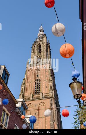 AMERSFOORT, NIEDERLANDE - 26. OKTOBER 2024: Der hohe Turm unserer Lieben Frau, genannt Long John im historischen Stadtzentrum von Amersfoort in der Nethe Stockfoto
