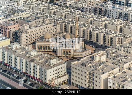Der Blick über Dubai aus dem Dubai Frame. Das Gebäude hat die Form eines Bilderrahmens, der Aussichtsturm befindet sich im oberen Teil des Rahmens. Stockfoto