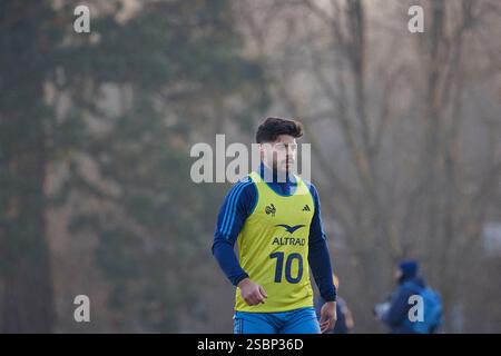 Marcoussis, Frankreich. Februar 2025. Nach seinem Sieg gegen Wales im Stade de France nimmt der XV Frankreich sein Training im CNR (National Rugby Center) in Marcoussis für das nächste Spiel gegen den XV der Rose in England am Samstag, den 8. Februar, wieder auf. Rmain Ntamack. Marcoussis, Frankreich am 3. Februar 2025. Foto: Jean Pierre Nguyen Van Hai Barbier/ABACAPRESS. COM Credit: Abaca Press/Alamy Live News Stockfoto