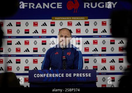 Marcoussis, Frankreich. Februar 2025. Nach seinem Sieg gegen Wales im Stade de France nimmt der XV Frankreich sein Training im CNR (National Rugby Center) in Marcoussis für das nächste Spiel gegen den XV der Rose in England am Samstag, den 8. Februar, wieder auf. William Servat Co-Trainer. Marcoussis, Frankreich am 3. Februar 2025. Foto: Jean Pierre Nguyen Van Hai Barbier/ABACAPRESS. COM Credit: Abaca Press/Alamy Live News Stockfoto