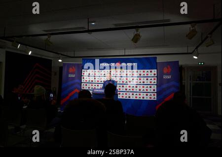 Marcoussis, Frankreich. Februar 2025. Nach seinem Sieg gegen Wales im Stade de France nimmt der XV Frankreich sein Training im CNR (National Rugby Center) in Marcoussis für das nächste Spiel gegen den XV der Rose in England am Samstag, den 8. Februar, wieder auf. William Servat Co-Trainer. Marcoussis, Frankreich am 3. Februar 2025. Foto: Jean Pierre Nguyen Van Hai Barbier/ABACAPRESS. COM Credit: Abaca Press/Alamy Live News Stockfoto