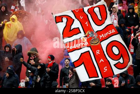 MONZA, ITALIEN - 1. FEBRUAR: Fans des AC Monza während des Spiels der Serie A zwischen AC Monza und Hellas Verona FC im U-Power Stadion am 1. Februar 2025 in Monza, Italien. (Foto von MB-Medien) Stockfoto