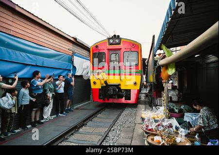 Bahnhof Maeklong, Samut Songkhram, Bahnhof Maeklong Stockfoto