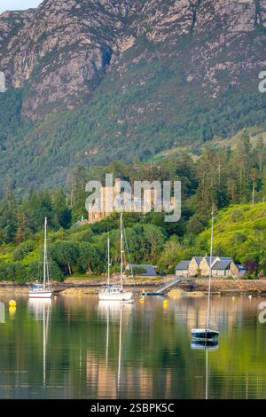Duncraig Castle und Loch Carron in der Nähe von Plockton, in North West Highlands, Schottland, Großbritannien Stockfoto