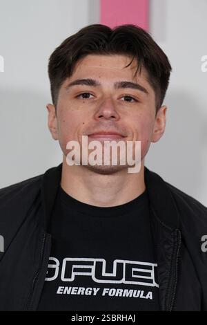 New York, USA. Februar 2025. Ny. Februar 2025. Derek Bauder bei Arrivals for KINDA PREVIANT Premiere, The Paris Theater, New York, New York, New York, Februar 03, 2025. Quelle: Kristin Callahan/Everett Collection/Alamy Live News Stockfoto