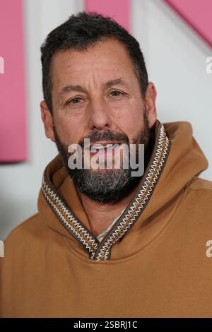 New York, USA. Februar 2025. Ny. Februar 2025. Adam Sandler bei Arrivals für KINDA PREVIANT Premiere, Paris Theater, New York, New York, New York, Februar 03, 2025. Quelle: Kristin Callahan/Everett Collection/Alamy Live News Stockfoto