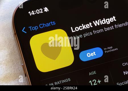 OSTRAVA, TSCHECHIEN – 23. NOVEMBER 2024: App-Store mit Locket Widget Social-Media-App Stockfoto