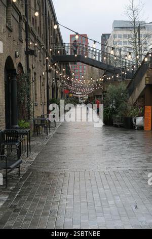 Am frühen Morgen im Januar im Coal Drop's Yard, King's Cross in London Stockfoto