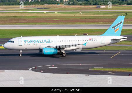 Turkish Turkuaz Airlines Airbus A320-200 mit Registrierung TC-TCD am Flughafen Düsseldorf Stockfoto