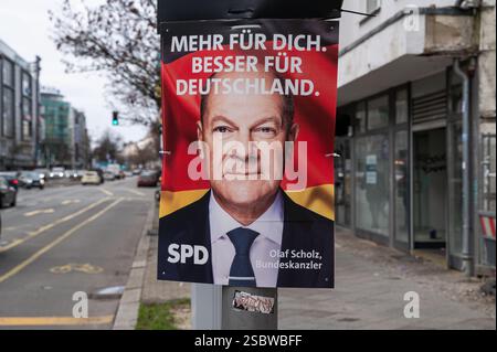 01.02.2025, Berlin, Deutschland, Europa - ein Wahlplakat der SPD mit einem Porträt ihres Kandidaten Olaf Scholz. Stockfoto