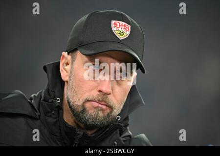 vor Spielbeginn: Trainer Sebastian Hoeness VfB Stuttgart Porträt VfB Stuttgart vs. FC Augsburg, Fussball, DFB-Pokal Viertelfinale, Saison 2024/2025, 04.02.2025 Foto: Eibner-Pressefoto/Michael Weber Stockfoto