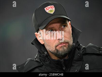 vor Spielbeginn: Trainer Sebastian Hoeness VfB Stuttgart Porträt VfB Stuttgart vs. FC Augsburg, Fussball, DFB-Pokal Viertelfinale, Saison 2024/2025, 04.02.2025 Foto: Eibner-Pressefoto/Michael Weber Stockfoto