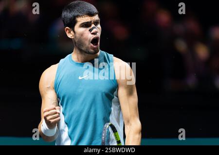 Rotterdam, Niederlande. Februar 2025. ROTTERDAM, NIEDERLANDE - 4. FEBRUAR: Carlos Alcaraz aus Spanien feiert am 2. Tag der ABN AMRO Open in Rotterdam Ahoy am 4. Februar 2025 in Rotterdam, Niederlande. (Foto: Joris Verwijst/BSR Agency) Credit: BSR Agency/Alamy Live News Stockfoto