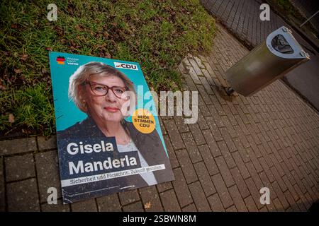 Wahlplakate zur Bundestagswahl am 23. Februar 2025 sind in Köln NRW zu sehen. CDU Gisela Manderla Wahlplakat *** Wahlplakate zur Bundestagswahl am 23. Februar 2025 sind im Wahlplakat der CDU Gisela Manderla in Köln NRW zu sehen Stockfoto