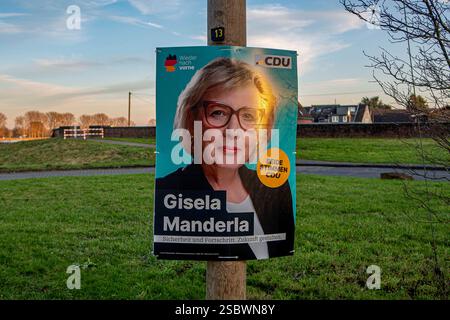Wahlplakate zur Bundestagswahl am 23. Februar 2025 sind in Köln NRW zu sehen. CDU Gisela Manderla Wahlplakat *** Wahlplakate zur Bundestagswahl am 23. Februar 2025 sind im Wahlplakat der CDU Gisela Manderla in Köln NRW zu sehen Stockfoto