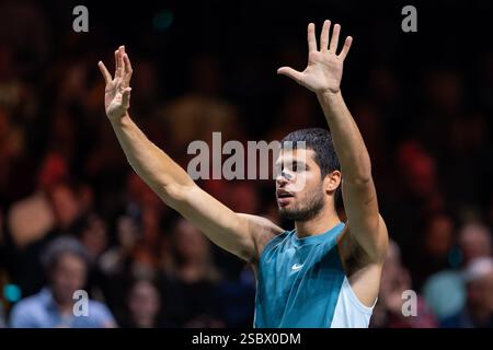 Rotterdam, Niederlande. Februar 2025. ROTTERDAM, NIEDERLANDE - 4. FEBRUAR: Carlos Alcaraz von Spanien Gesten am zweiten Tag der ABN AMRO Open in Rotterdam Ahoy am 4. Februar 2025 in Rotterdam, Niederlande. (Foto: Joris Verwijst/BSR Agency) Credit: BSR Agency/Alamy Live News Stockfoto