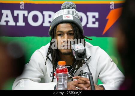 New Orleans, Louisiana, USA. Februar 2025. Kansas City Chiefs Running Back Isiah Pacheco spricht während der Eröffnungsnacht im Caesars Superdome vor dem NFL Super Bowl LIX mit den Medien. Quelle: Kindell Buchanan/Alamy Live News Stockfoto