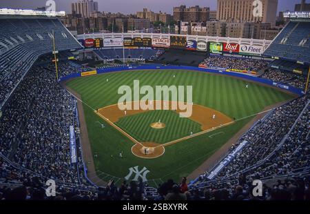 Baseballspiel im ehemaligen 1923 erbauten Yankee Stadium, 2008 abgerissen, New York City, USA, Nordamerika Stockfoto