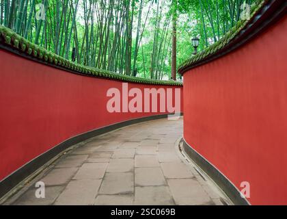 Roter Mauerpfad des Wuhou-Tempels in Chengdu, Sichuan, China Stockfoto