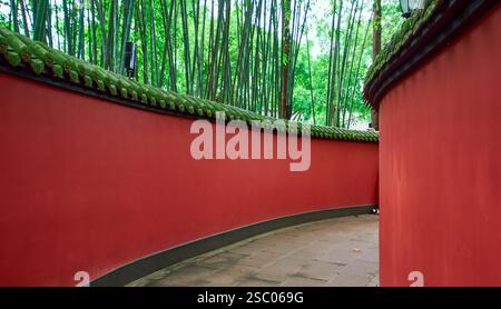 Roter Mauerpfad des Wuhou-Tempels in Chengdu, Sichuan, China Stockfoto