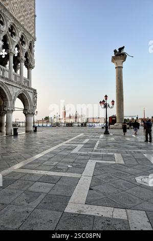 Markusplatz und Dogenpalast in Venedig. Vormittagszeit Stockfoto