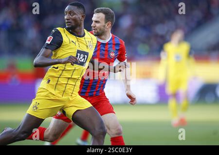 Deutschland: Fußball 1. Bundesliga, Spieltag 20 - 1. FC Heidenheim vs. Borussia Dortmund - Voith-Arena Heidenheim: Benedikt GIMBER 1. FC Heidenheim rechts Stockfoto