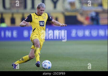 Deutschland: Fußball 1. Bundesliga, Spieltag 20 - 1. FC Heidenheim vs. Borussia Dortmund - Voith-Arena Heidenheim: Julian RYERSON Borussia Dortmund auf dem Spiel Stockfoto
