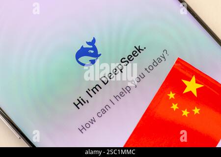 London. UK- 02.02.2025. Die Homepage der chinesischen KI-Chatbot-Anwendung DeepSeek mit der chinesischen Nationalflagge. Stockfoto