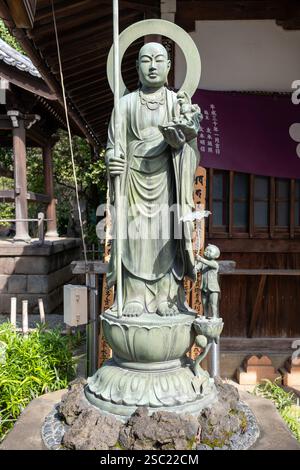 Buddha-Statue auf dem Gelände des Araiyakushi Baishouin buddhistischen Tempels Nakano District Tokio Japan Stockfoto