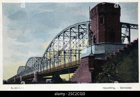 Gezicht op de spoorbrug über de IJssel te Deventer. Stockfoto