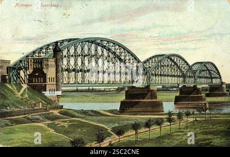 Gezicht op de spoorbrug über de Waal te Nijmegen. Stockfoto