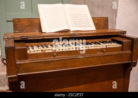 Klostermuseum unserer Lieben Frau von Monguí. Das Museum verfügt über 9 Räume, in denen Kunstwerke von Künstlern wie Gregorio Vásquez de Arce y Ceballos, Baltasa, ausgestellt sind Stockfoto