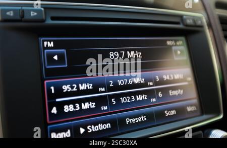 Smart Multimedia Touchscreen System für die Automobilindustrie Stockfoto