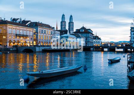 Zürich, 24. Januar 2025: Allgemeiner Blick aus der Züricher Innenstadt und dem Kanal. Stockfoto
