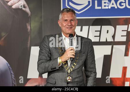 Adam Hills MBE, 33. Präsident der Rugby Football League während des Saisonstarts der Betfred Super League 2025 bei Co-op Live, Manchester, Großbritannien, 5. Februar 2025 (Foto: Mark Cosgrove/News Images) Stockfoto