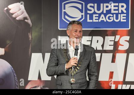Adam Hills MBE 33. Präsident der Rugby Football League während der Saisonstart der Betfred Super League 2025 im Co-op Live, Manchester, Großbritannien, 5. Februar 2025 (Foto: Mark Cosgrove/News Images) in, am 5. Februar 2025. (Foto: Mark Cosgrove/News Images/SIPA USA) Credit: SIPA USA/Alamy Live News Stockfoto
