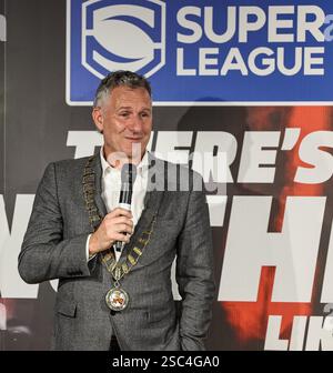 Adam Hills MBE 33. Präsident der Rugby Football League während der Saisonstart der Betfred Super League 2025 im Co-op Live, Manchester, Großbritannien, 5. Februar 2025 (Foto: Mark Cosgrove/News Images) in, am 5. Februar 2025. (Foto: Mark Cosgrove/News Images/SIPA USA) Credit: SIPA USA/Alamy Live News Stockfoto