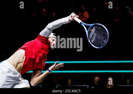 Rotterdam, Niederlande. Februar 2025. ROTTERDAM, NIEDERLANDE - 5. FEBRUAR: Andrea Vavassori aus Italien spielt am dritten Tag der ABN AMRO Open bei der Rotterdam Ahoy am 5. Februar 2025 in Rotterdam, Niederlande, in seinem Spiel in der First Round der Männer Singles gegen Felix Auger-Aliassime aus Kanada. (Foto: Rene Nijhuis/MB Media) Credit: MB Media Solutions/Alamy Live News Stockfoto