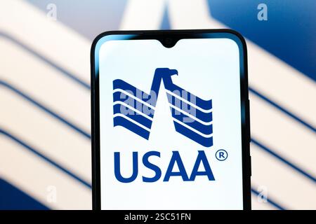 In dieser Abbildung wird das Logo der United Services Automobile Association (USAA) auf einem Smartphone-Bildschirm angezeigt. Stockfoto
