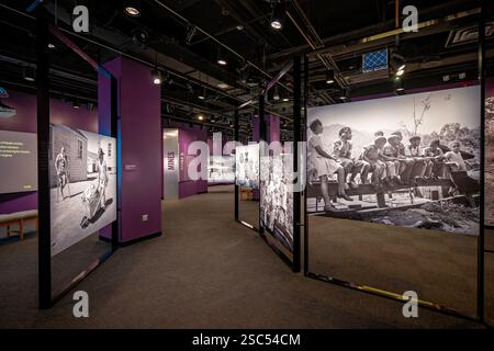 WASHINGTON DC – Lawrence O'Brien Gallery des National Archives präsentiert eine Ausstellung von Russell Lees Kohlebergbaufotografie aus den 1940er Jahren Lee, bekannt für seinen systematischen dokumentarischen Ansatz und seine intimen Porträts des amerikanischen Lebens, schuf detaillierte fotografische Aufzeichnungen von Bergbaugemeinden mit Unterstützung seiner Frau Jean, die umfassende Bildunterschriften aufnahm. Stockfoto