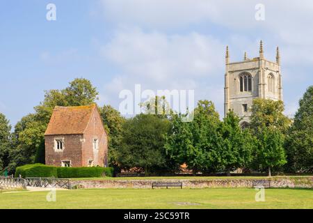 Der Turm der Stiftskirche der Heiligen Dreifaltigkeit oder der Stiftskirche der Heiligen Dreifaltigkeit Tattershall Lincolnshire England UK GB Europa Stockfoto