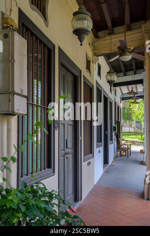Farbenfrohe, historische Häuser säumen die Emerald Hill Road in Singapur. Stockfoto