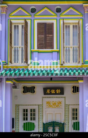 Farbenfrohe, historische Häuser säumen die Emerald Hill Road in Singapur. Stockfoto