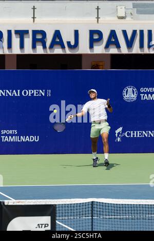 Chennai, Tamil Nadu, INDIEN. Februar 2025. Chennai Open 2025 :. JAY CLARK (GBR) in Aktion (Credit Image: © Seshadri Sukumar/ZUMA Press Wire) NUR REDAKTIONELLE VERWENDUNG! Nicht für kommerzielle ZWECKE! Stockfoto