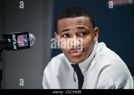 New Orleans, USA. Februar 2025. Philadelphia Eagles Wide Receiver #6 DeVonta Smith spricht während der Medienverfügbarkeit der Philadelphia Eagles vor dem Super Bowl LIX im Hilton New Orleans Riverside in New Orleans, Louisiana am 5. Februar 2025 mit Medienmitgliedern. Der Super Bowl LIX findet am Sonntag, den 9. Februar 2025, zwischen den Kansas City Chiefs und den Philadelphia Eagles statt. (Foto: Anthony Behar/SIPA USA) Credit: SIPA USA/Alamy Live News Stockfoto