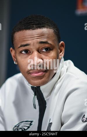 New Orleans, USA. Februar 2025. Philadelphia Eagles Wide Receiver #6 DeVonta Smith spricht während der Medienverfügbarkeit der Philadelphia Eagles vor dem Super Bowl LIX im Hilton New Orleans Riverside in New Orleans, Louisiana am 5. Februar 2025 mit Medienmitgliedern. Der Super Bowl LIX findet am Sonntag, den 9. Februar 2025, zwischen den Kansas City Chiefs und den Philadelphia Eagles statt. (Foto: Anthony Behar/SIPA USA) Credit: SIPA USA/Alamy Live News Stockfoto
