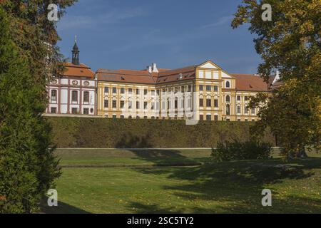 Schloss Jaromerice nad Rokytnou befindet sich in Jaromerice nad Rokytnou in Okres Trebic, Tschechische Republik. Es wird wegen des Mährischen Versailles genannt Stockfoto