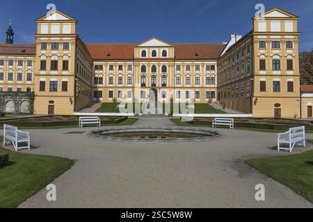 Schloss Jaromerice nad Rokytnou befindet sich in Jaromerice nad Rokytnou in Okres Trebic, Tschechische Republik. Es wird wegen des Mährischen Versailles genannt Stockfoto
